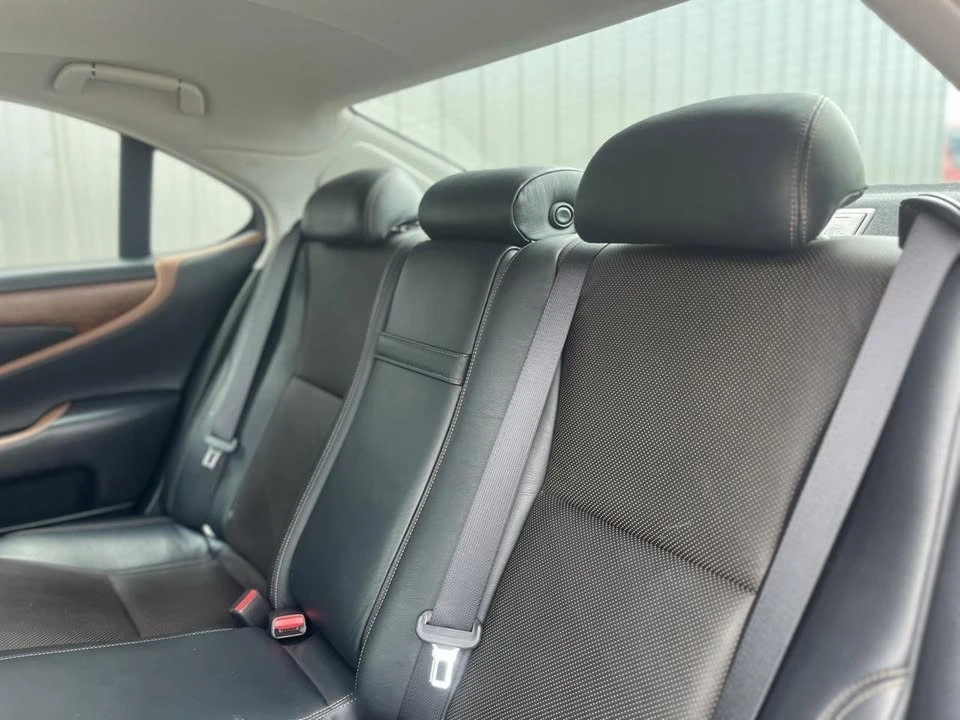 2010 Lexus LS 4th Gen - Image 16 of 20