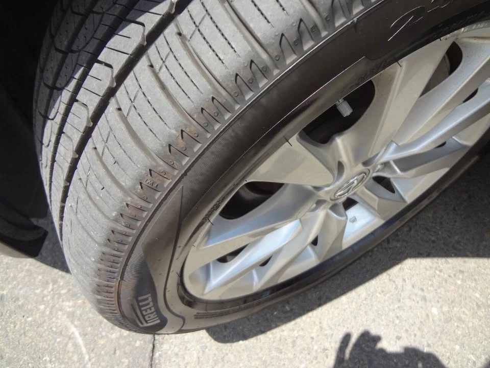 2010 Lexus LS 4th Gen - Image 16 of 17