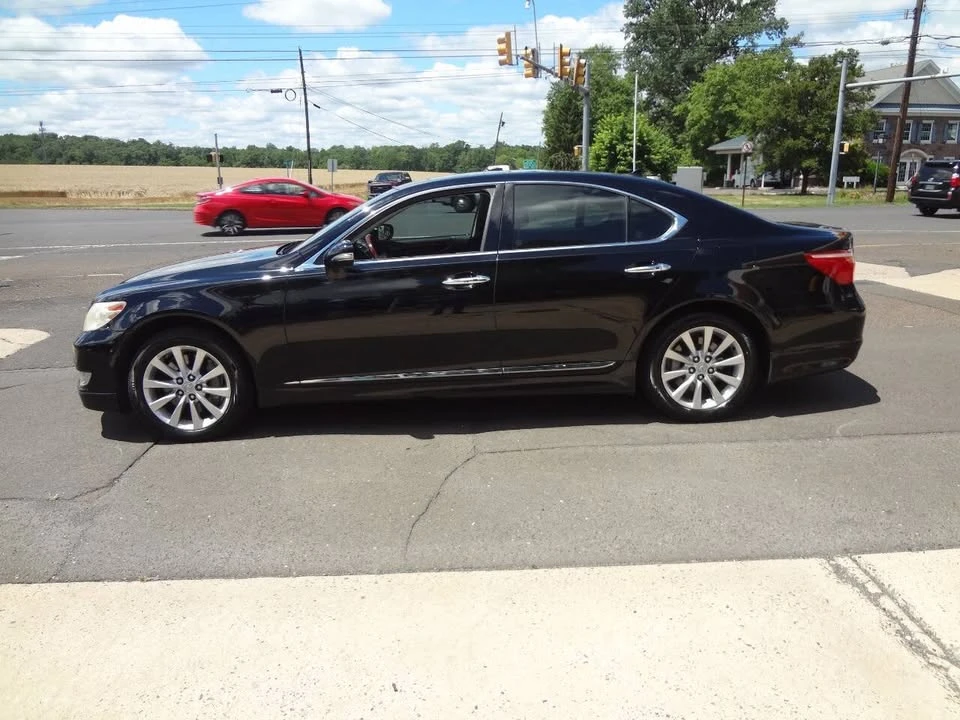 2010 Lexus LS 4th Gen - Image 3 of 17