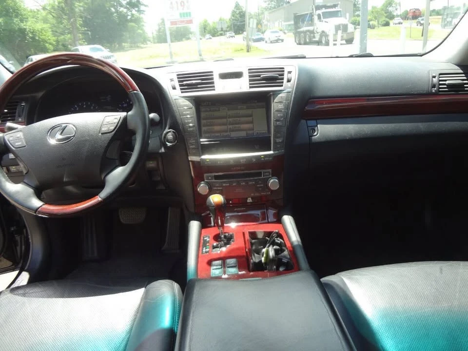 2010 Lexus LS 4th Gen - Image 11 of 17