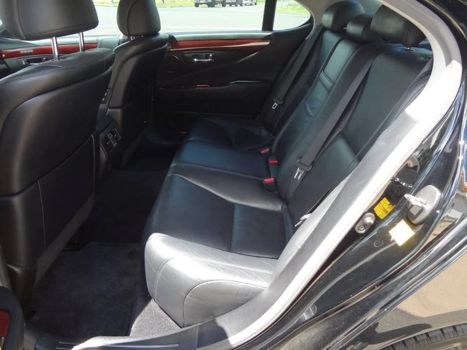 2010 Lexus LS 4th Gen - Image 10 of 17