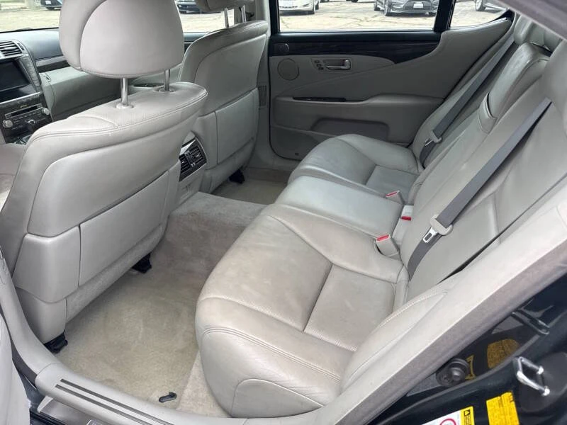 2010 Lexus LS 4th Gen - Image 7 of 9