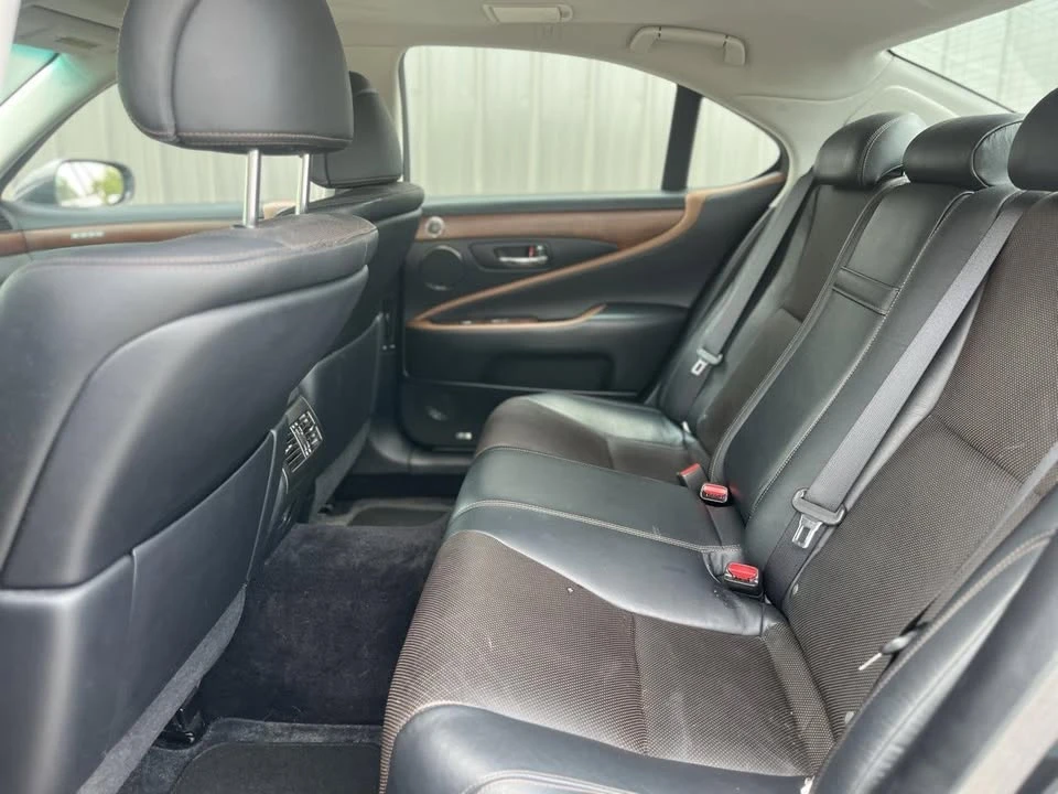 2010 Lexus LS 4th Gen - Image 17 of 20