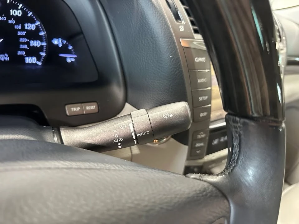 2010 Lexus LS 4th Gen - Image 18 of 20