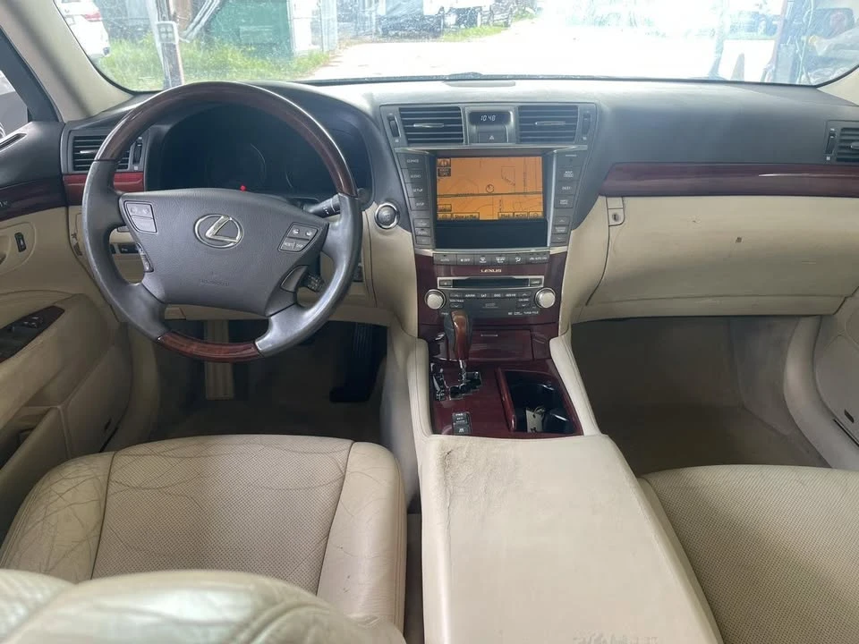 2010 Lexus LS 4th Gen - Image 19 of 20
