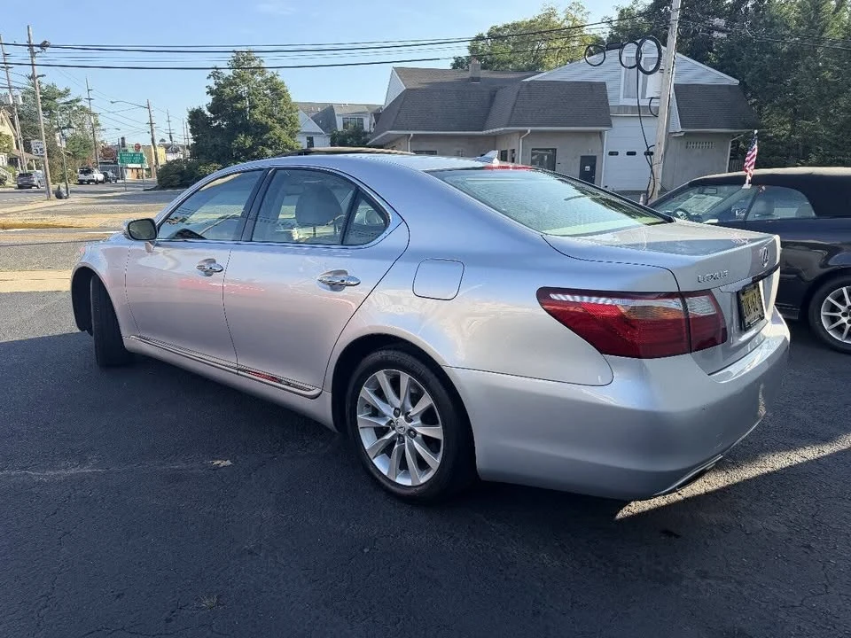 2010 Lexus LS 4th Gen - Image 5 of 20