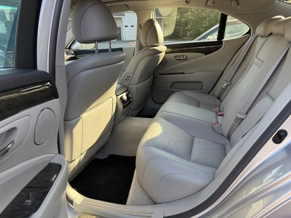 2010 Lexus LS 4th Gen - Image 18 of 20