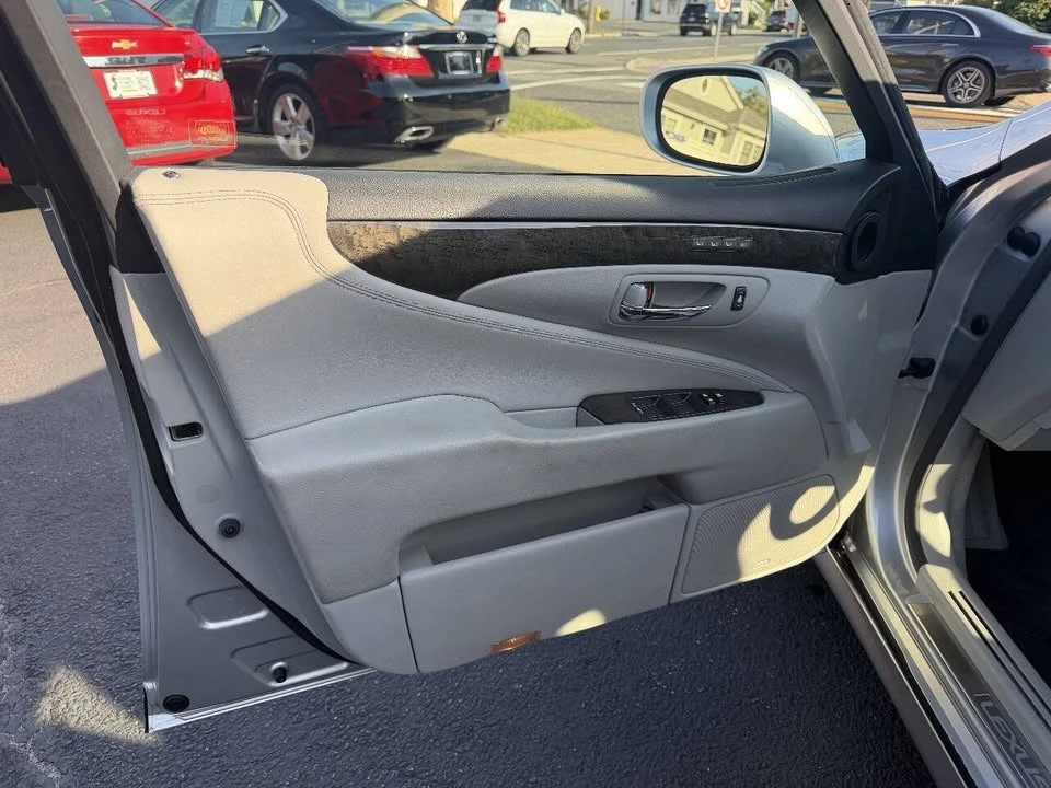 2010 Lexus LS 4th Gen - Image 12 of 20