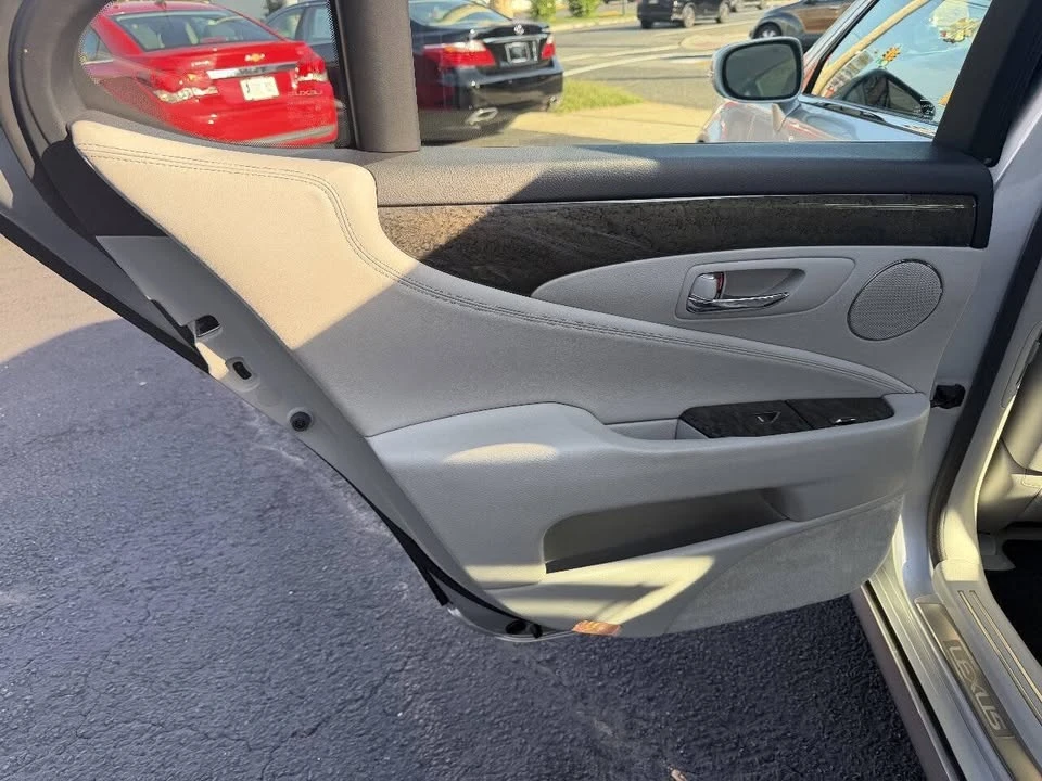 2010 Lexus LS 4th Gen - Image 17 of 20
