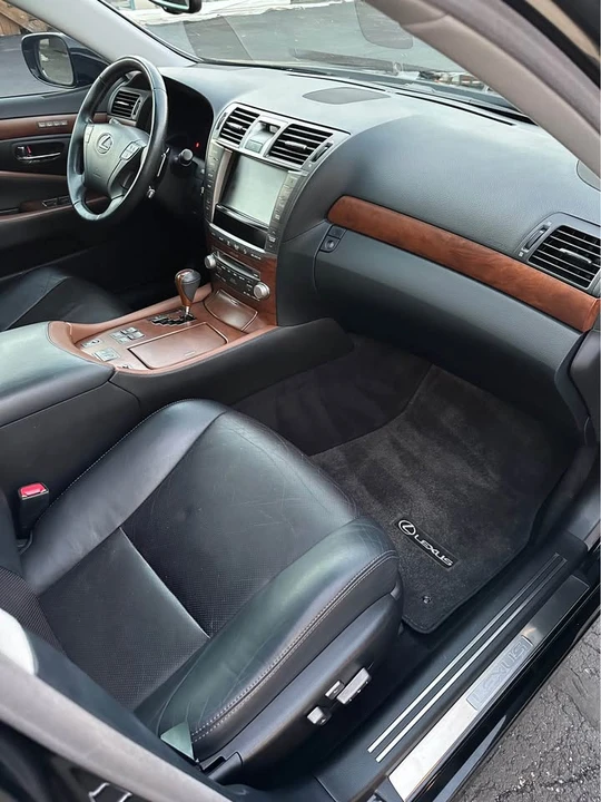 2010 Lexus LS 4th Gen - Image 14 of 20
