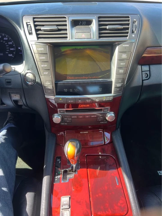 2010 Lexus LS 4th Gen - Image 15 of 17