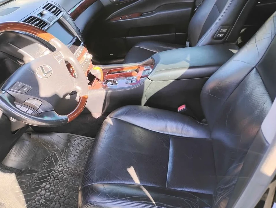 2010 Lexus LS 4th Gen - Image 5 of 6