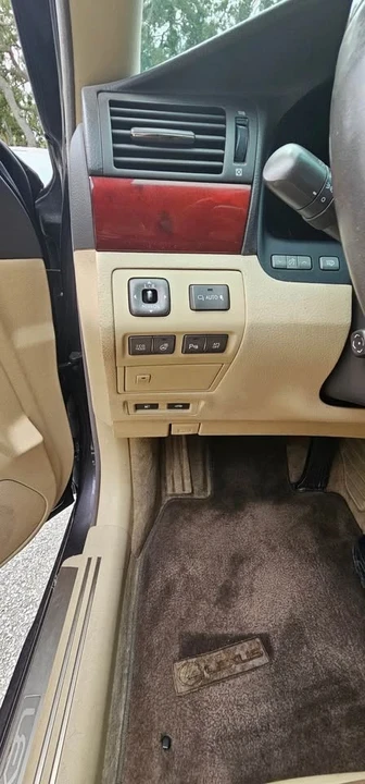 2010 Lexus LS 4th Gen - Image 17 of 18