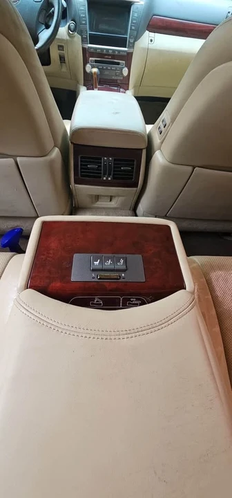 2010 Lexus LS 4th Gen - Image 15 of 18