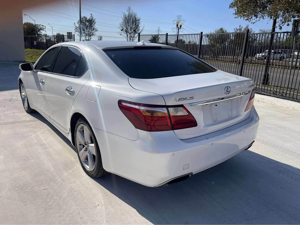 2010 Lexus LS 4th Gen - Image 4 of 15