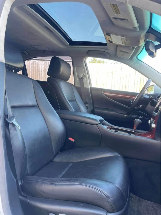 2010 Lexus LS 4th Gen - Image 11 of 15