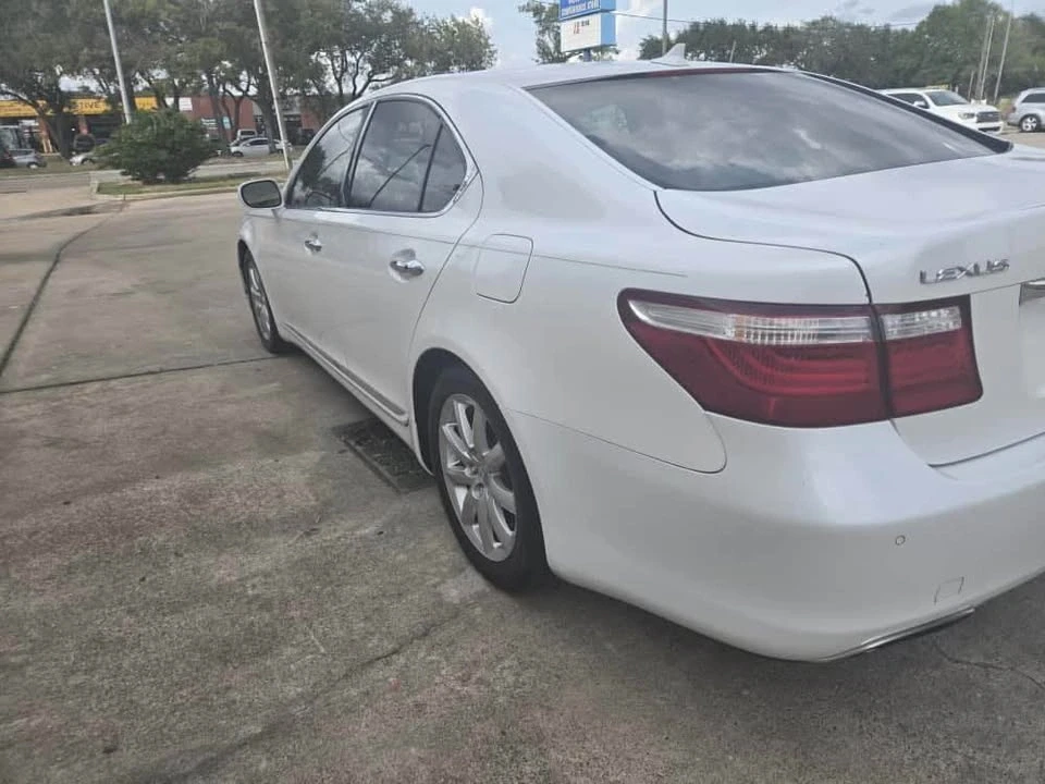 2010 Lexus LS 4th Gen - Image 17 of 20