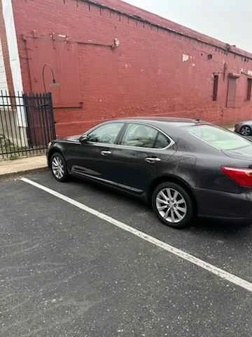 2010 Lexus LS 4th Gen - Image 5 of 8