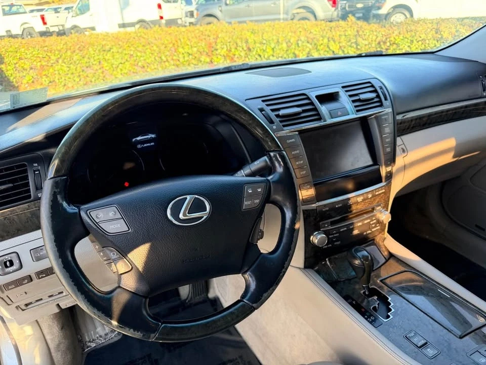 2010 Lexus LS 4th Gen - Image 7 of 7