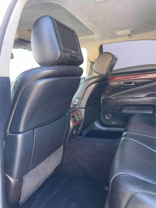 2010 Lexus LS 4th Gen - Image 9 of 15
