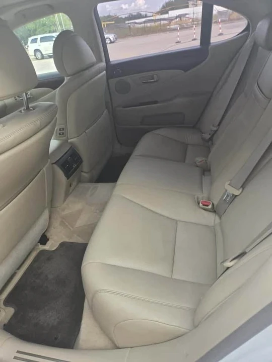 2010 Lexus LS 4th Gen - Image 11 of 20