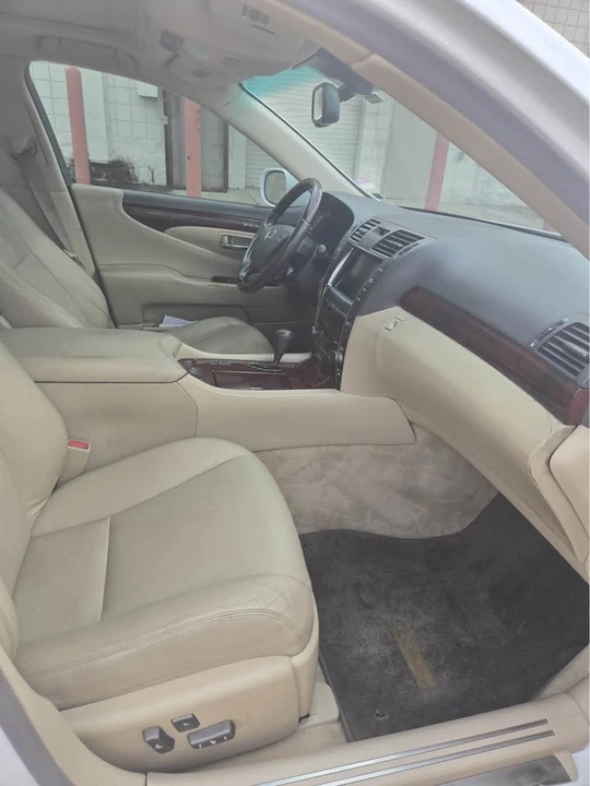 2010 Lexus LS 4th Gen - Image 19 of 20