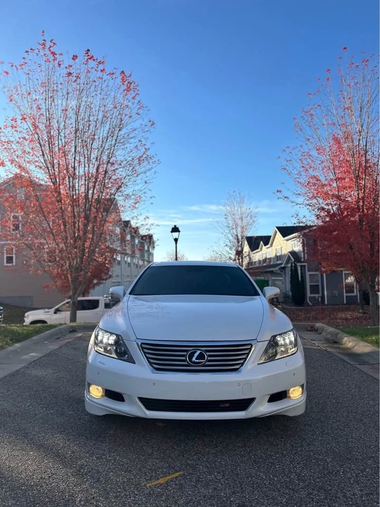 2010 Lexus LS 4th Gen - Image 11 of 12