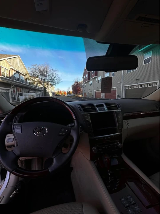 2010 Lexus LS 4th Gen - Image 4 of 12