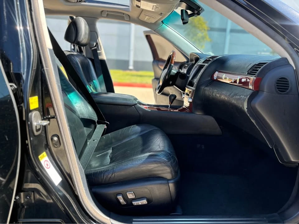 2010 Lexus LS 4th Gen - Image 12 of 13