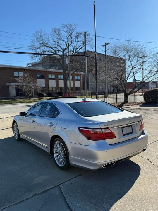 2010 Lexus LS 4th Gen - Image 5 of 17