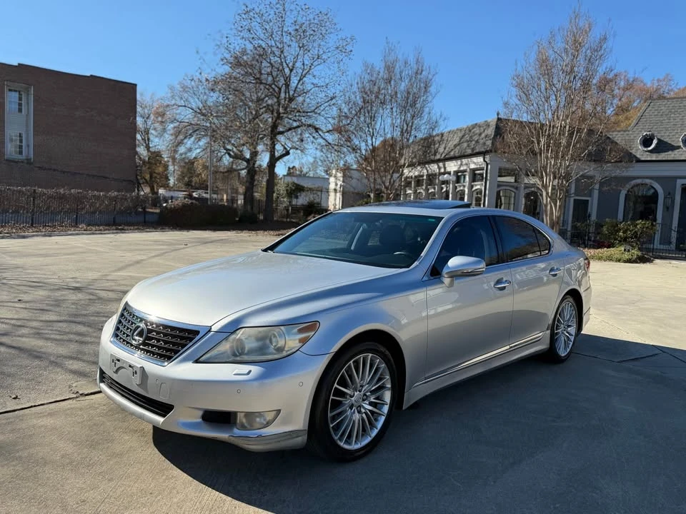 2010 Lexus LS 4th Gen - Image 16 of 17