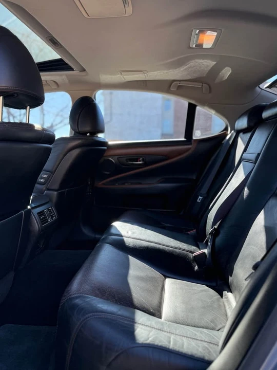 2010 Lexus LS 4th Gen - Image 8 of 17