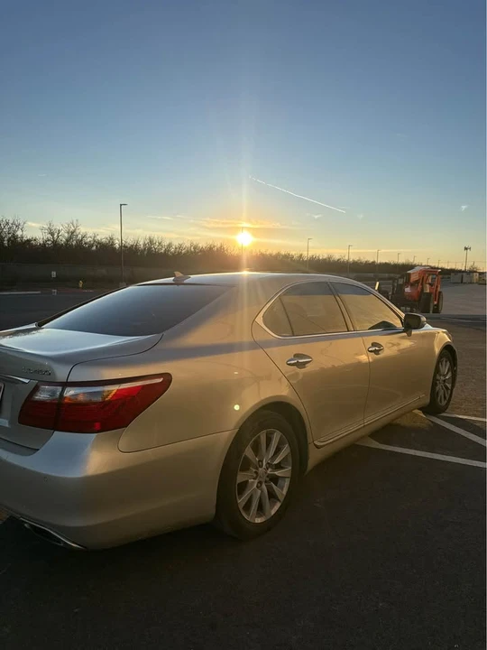 2010 Lexus LS 4th Gen - Image 3 of 9