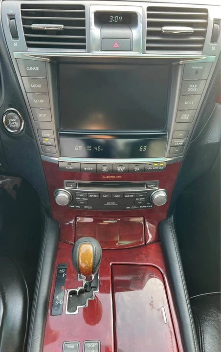 2010 Lexus LS 4th Gen - Image 14 of 17