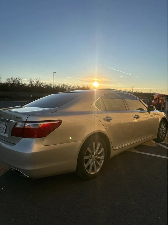 2010 Lexus LS 4th Gen - Image 5 of 11