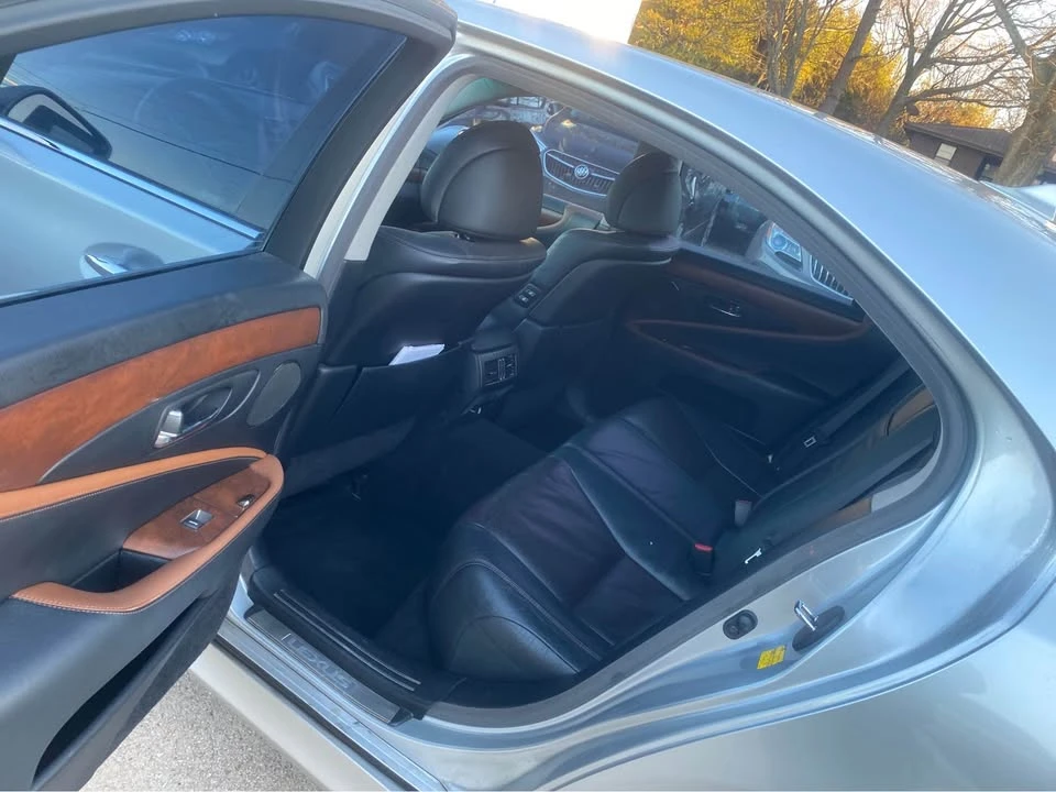 2010 Lexus LS 4th Gen - Image 8 of 18