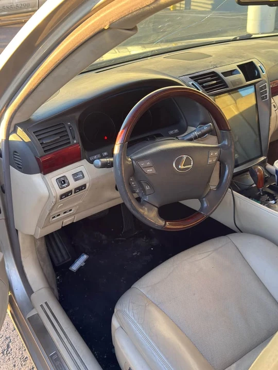 2010 Lexus LS 4th Gen - Image 7 of 11