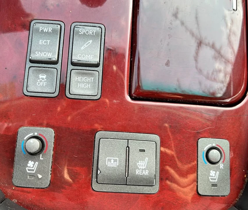 2010 Lexus LS 4th Gen - Image 11 of 17