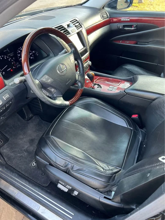 2010 Lexus LS 4th Gen - Image 8 of 17