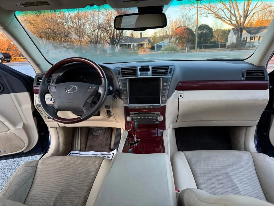 2010 Lexus LS 4th Gen - Image 11 of 12