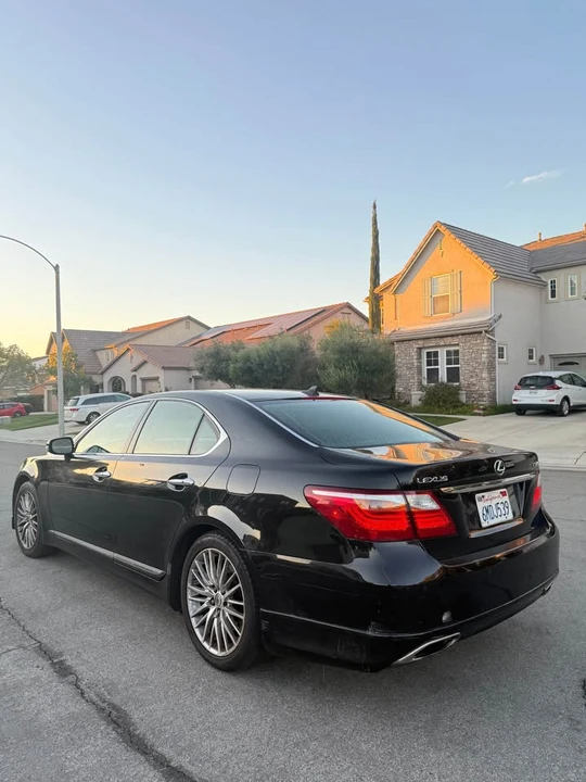 2010 Lexus LS 4th Gen - Image 5 of 9