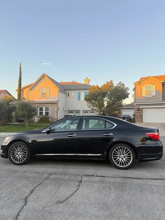 2010 Lexus LS 4th Gen - Image 4 of 9