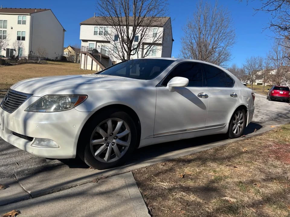 2010 Lexus LS 4th Gen - Image 6 of 11