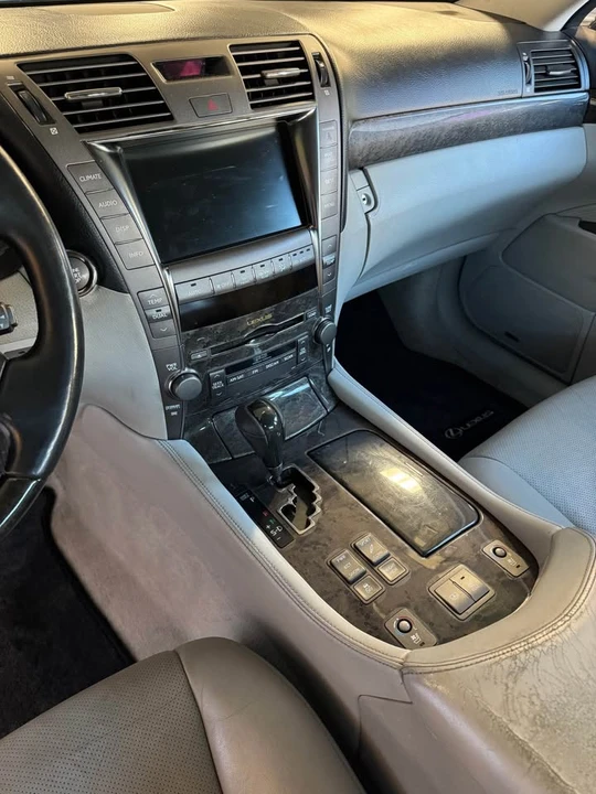 2010 Lexus LS 4th Gen - Image 7 of 10