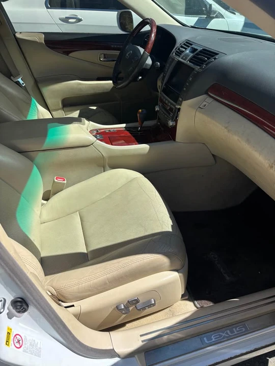 2010 Lexus LS 4th Gen - Image 8 of 10