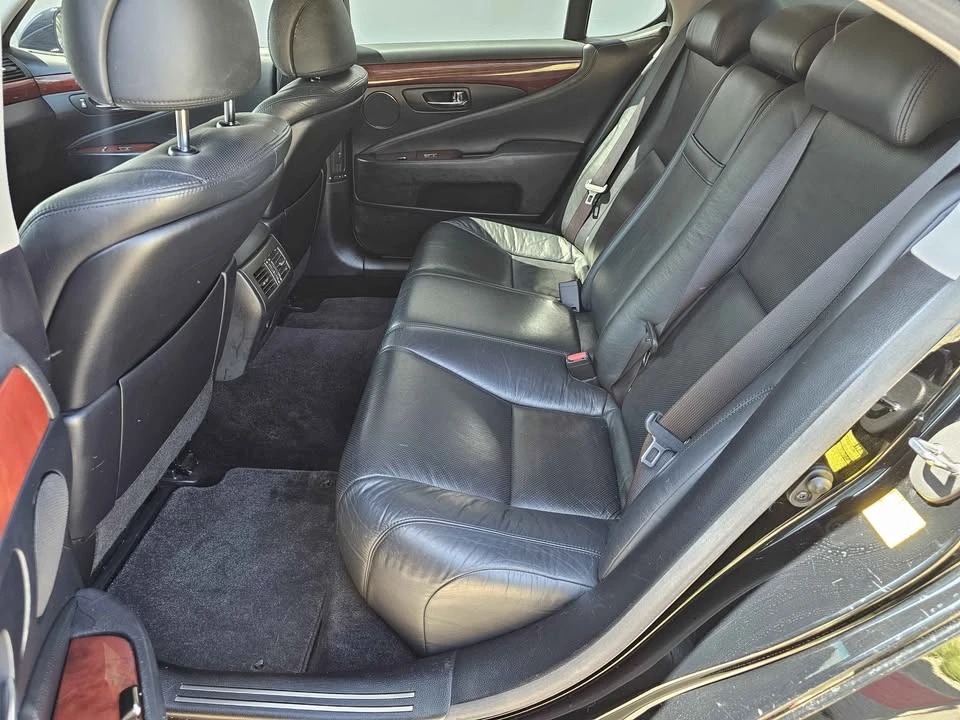 2010 Lexus LS 4th Gen - Image 16 of 19