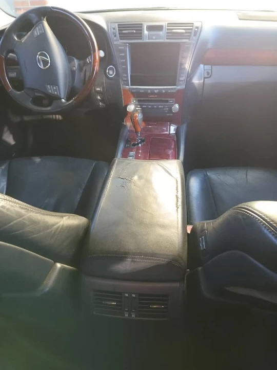 2010 Lexus LS 4th Gen - Image 18 of 18