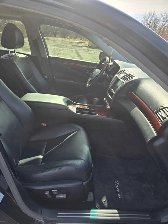 2010 Lexus LS 4th Gen - Image 9 of 18
