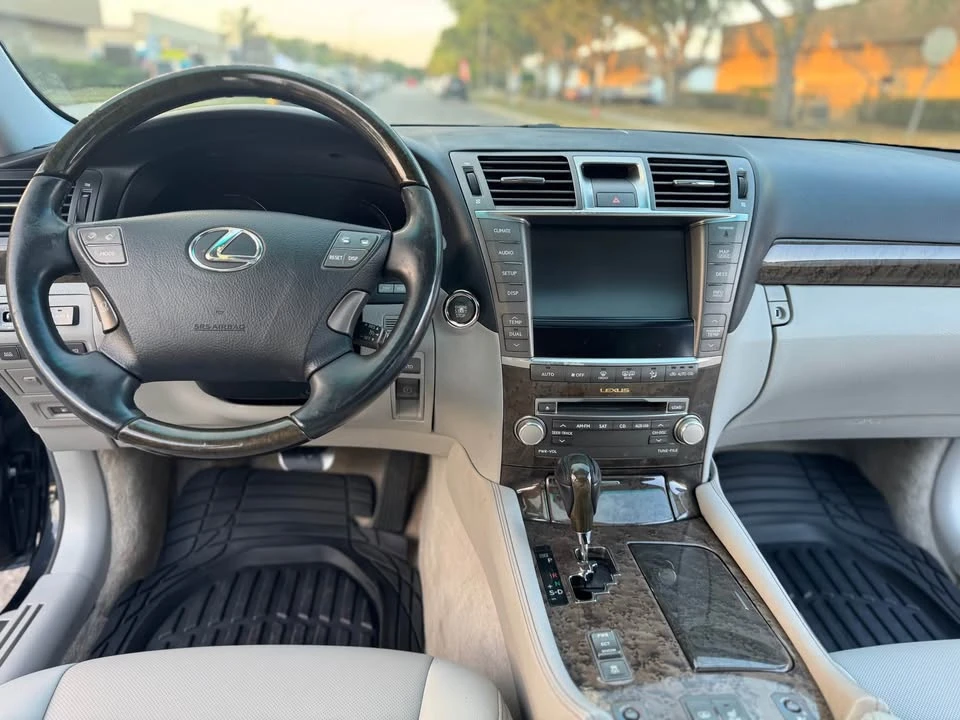 2010 Lexus LS 4th Gen - Image 4 of 17