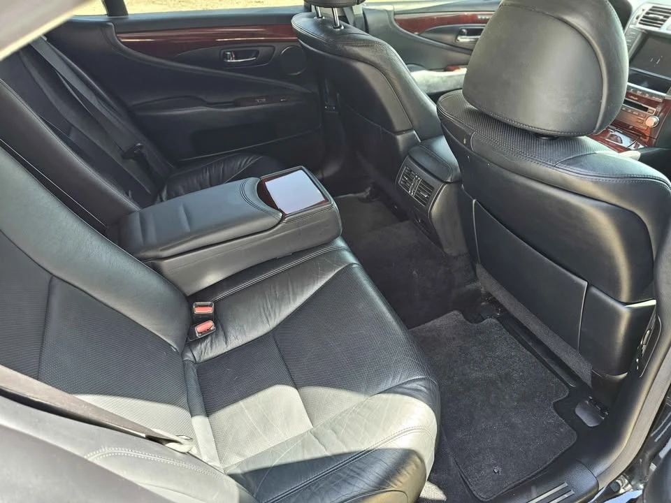 2010 Lexus LS 4th Gen - Image 15 of 19